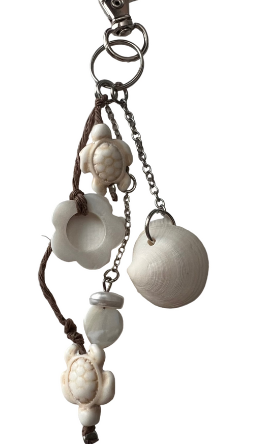 Keychain with turtle-shaped beads and chains