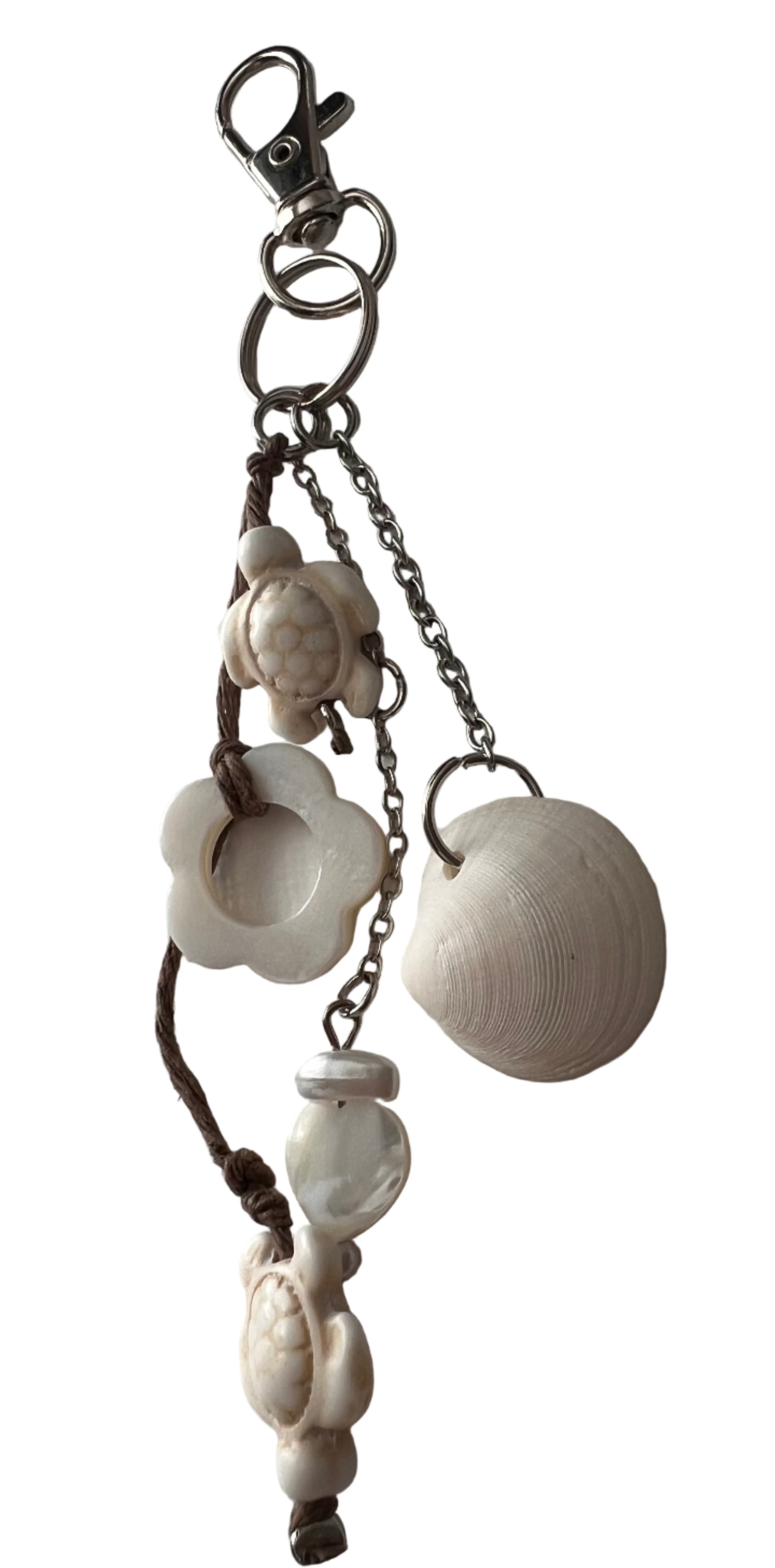 Keychain with mother of pearl shells and turtle bead